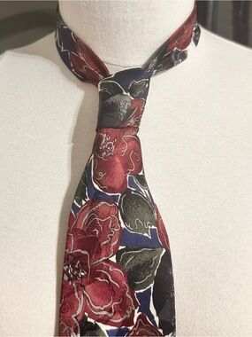 Floral Silk Tie in Burgundy, Navy & Black Chez Roffe Mens Silk Formal Necktie